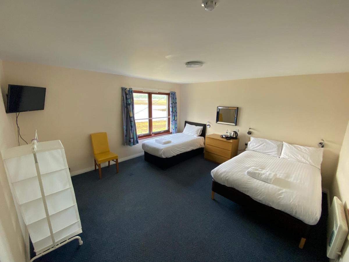 Waterfront Lodge - Accommodation Only Fort William Exteriör bild